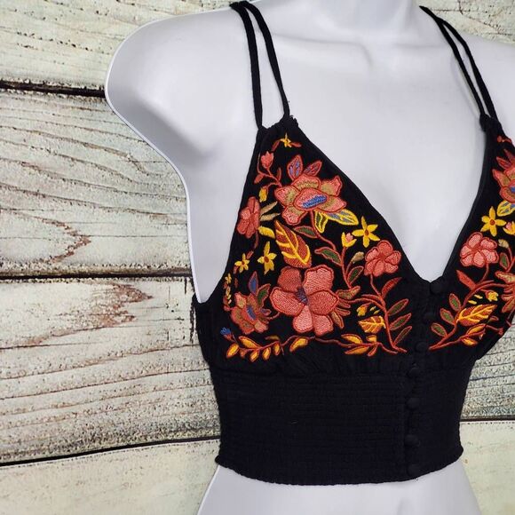 Forever 21 Women’s Black Embroidered Floral Crop Top Medium Boho Festival - Picture 4 of 8